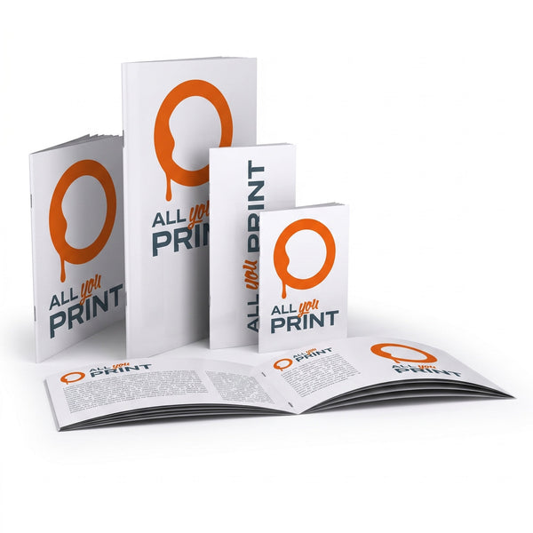 Pila di brochure spillate in formato A5 con copertina colorata usate come rivista associativa