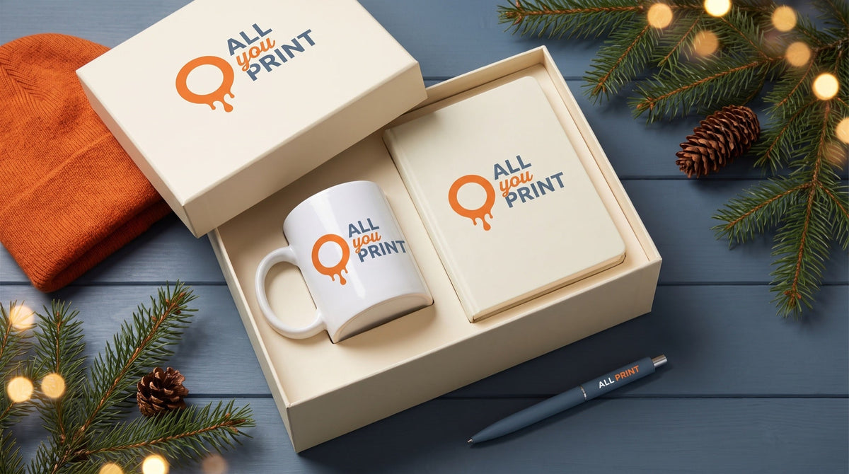 Coffret cadeau avec tasse, bonnet, carnet et stylo au logo All You Print