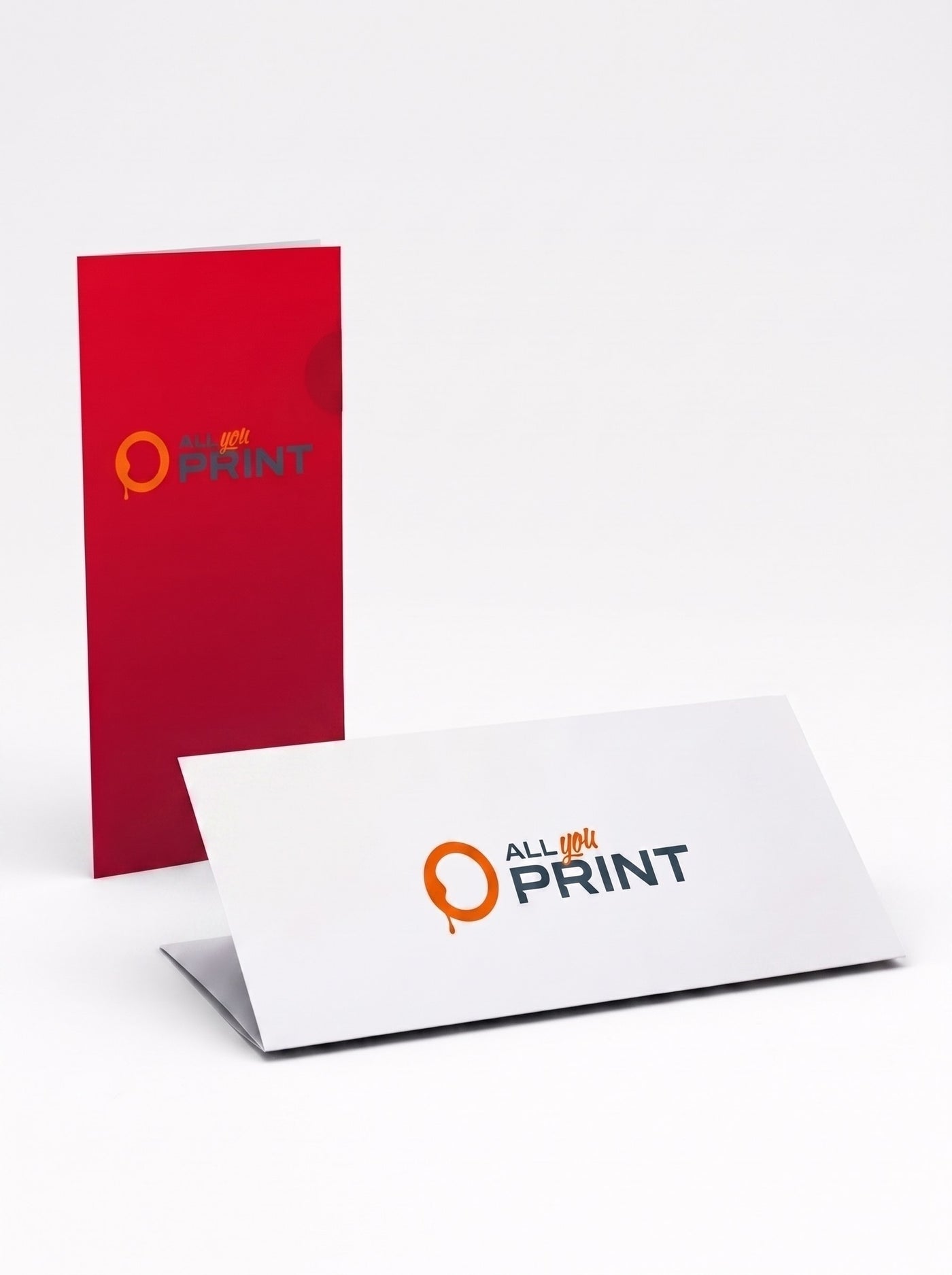 Flyers pliés / dépliants avec pastille adhésive